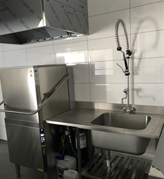 Her har vi leveret en komplet opvaske løsning Holbæk i en stor  restaurant